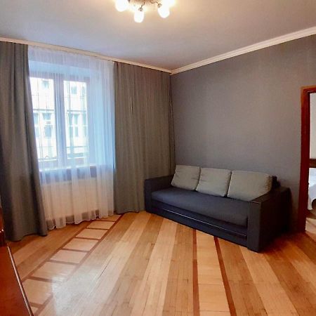 Apartment Hnatuka center Lviv Buitenkant foto