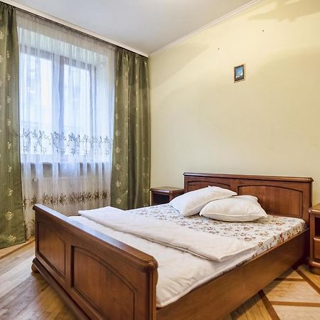 Apartment Hnatuka center Lviv Buitenkant foto