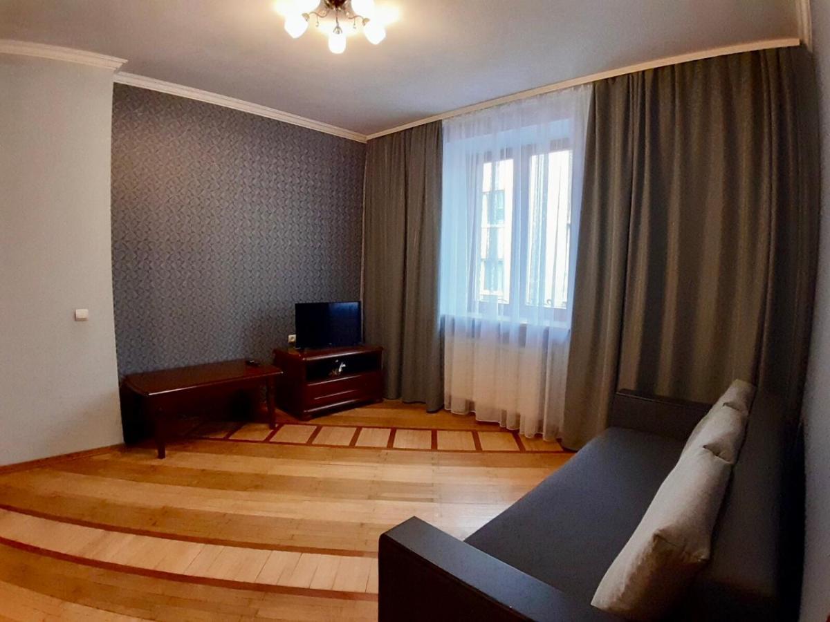 Apartment Hnatuka center Lviv Buitenkant foto