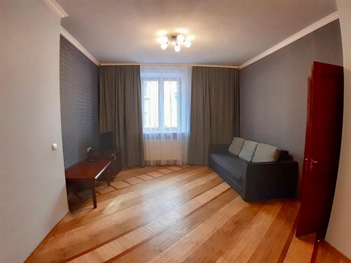 Apartment Hnatuka center Lviv Buitenkant foto