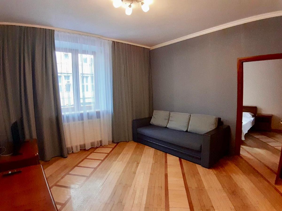 Apartment Hnatuka center Lviv Buitenkant foto