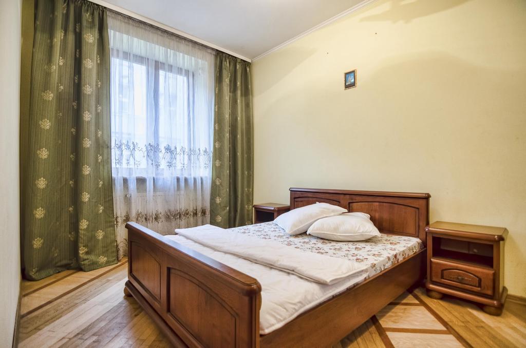 Apartment Hnatuka center Lviv Buitenkant foto