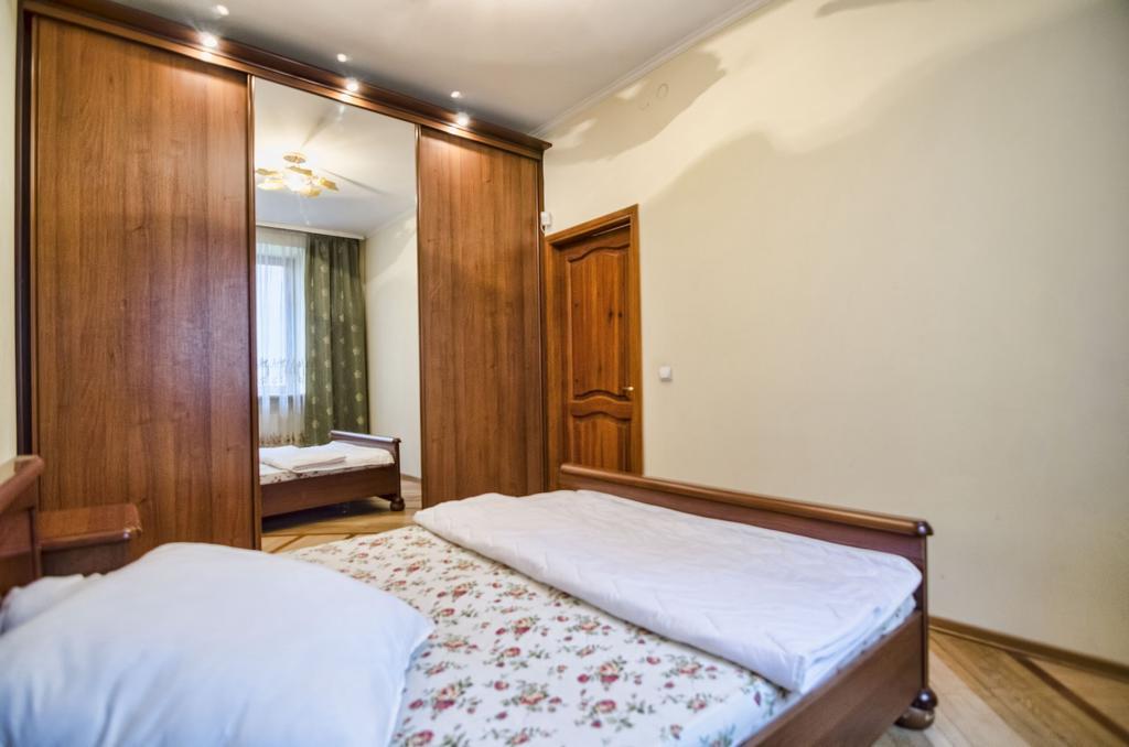 Apartment Hnatuka center Lviv Buitenkant foto
