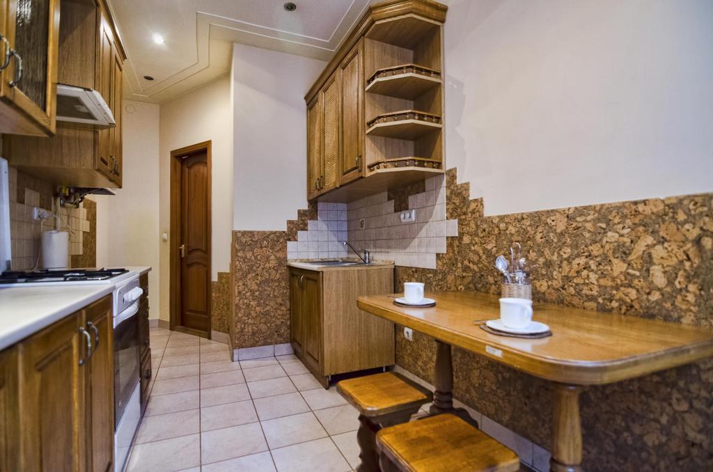Apartment Hnatuka center Lviv Buitenkant foto
